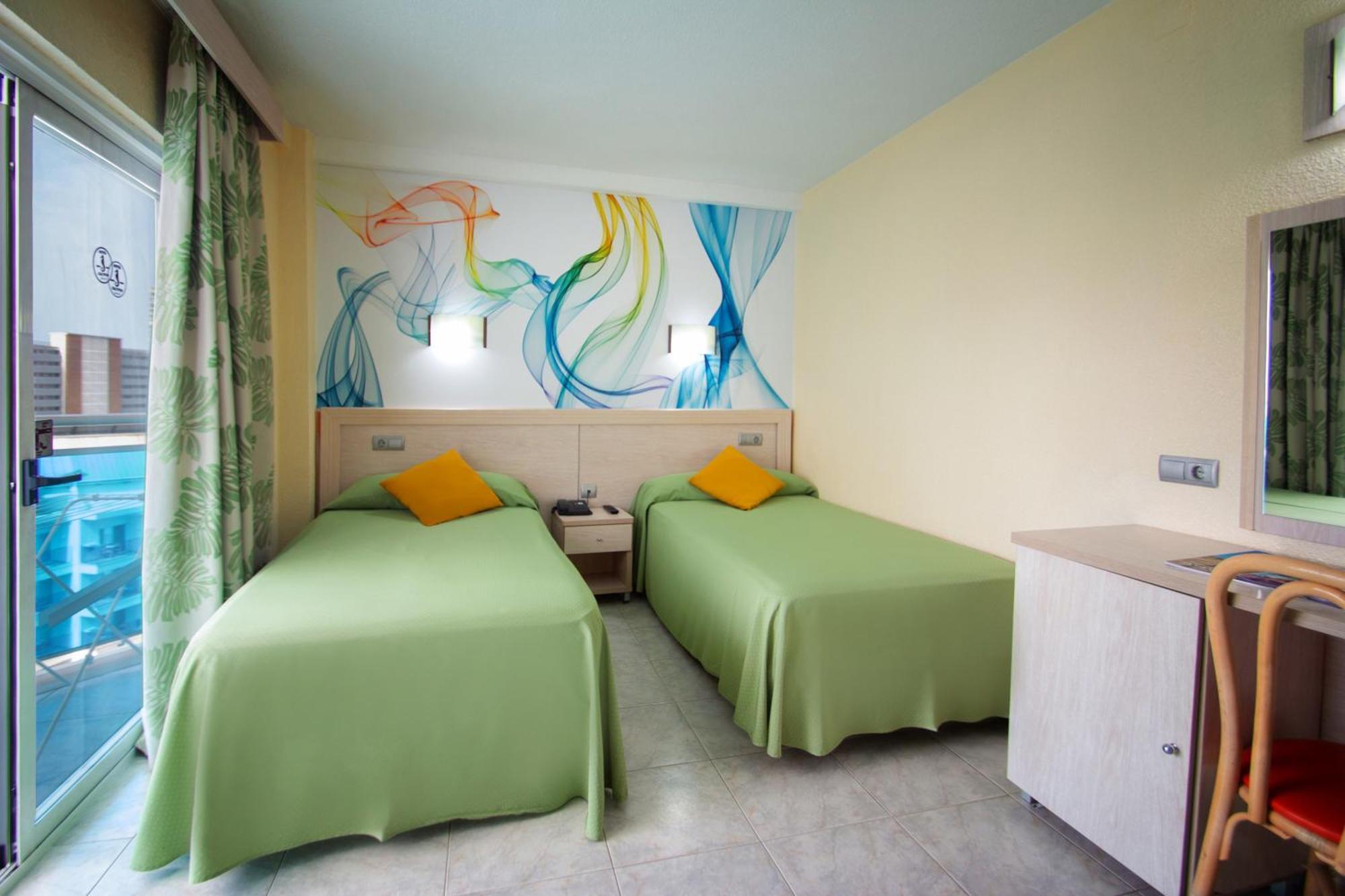 Hotel Servigroup Calypso Benidorm Rum bild