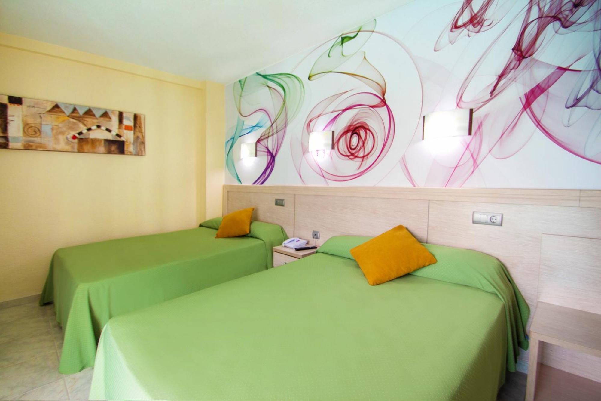Hotel Servigroup Calypso Benidorm Rum bild